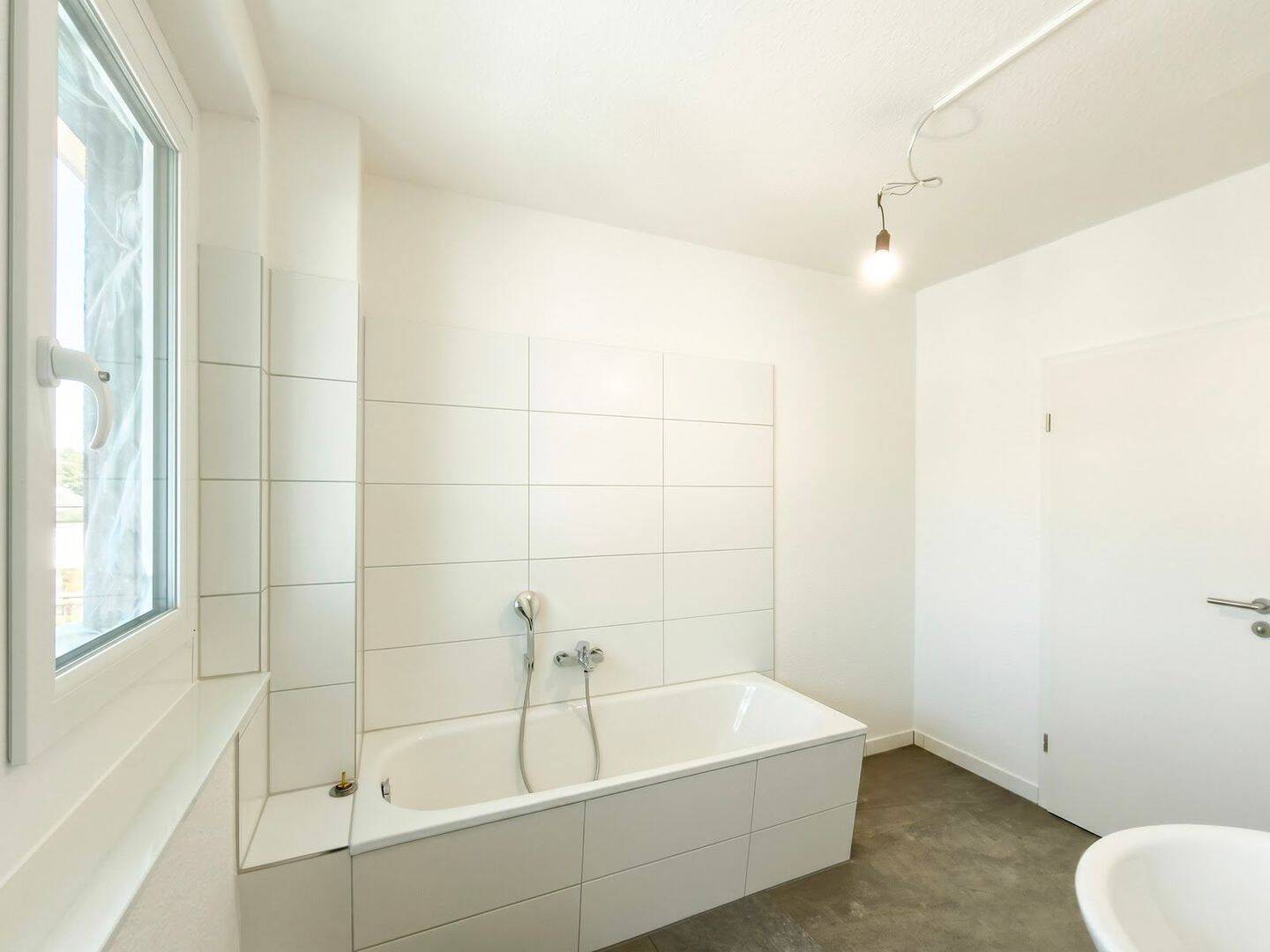 Große Familienwohnung mit zwei Bädern, 39128 Magdeburg