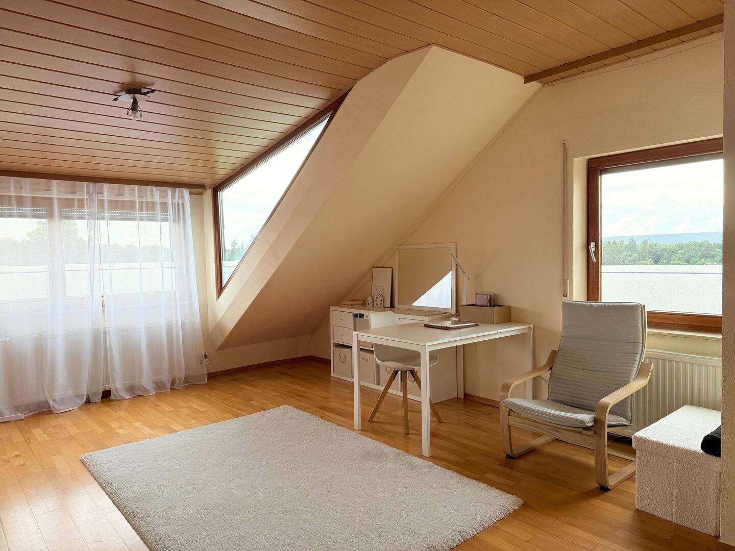 1-Zi. (ca. 53 qm) Dachgeschoss-Wohnung für Singles, Teilmöbliert, 89537 Giengen an der Brenz