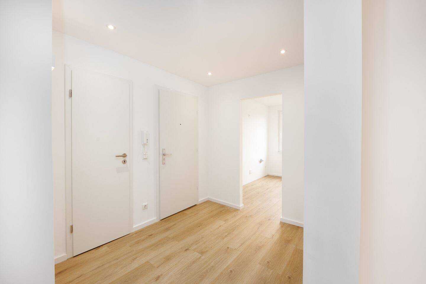 Umfassend Modernisierte 3-Zimmer ETW mit Südwest-Balkon & neuer Elektrik – sofort einzugsbereit, 25469 Halstenbek