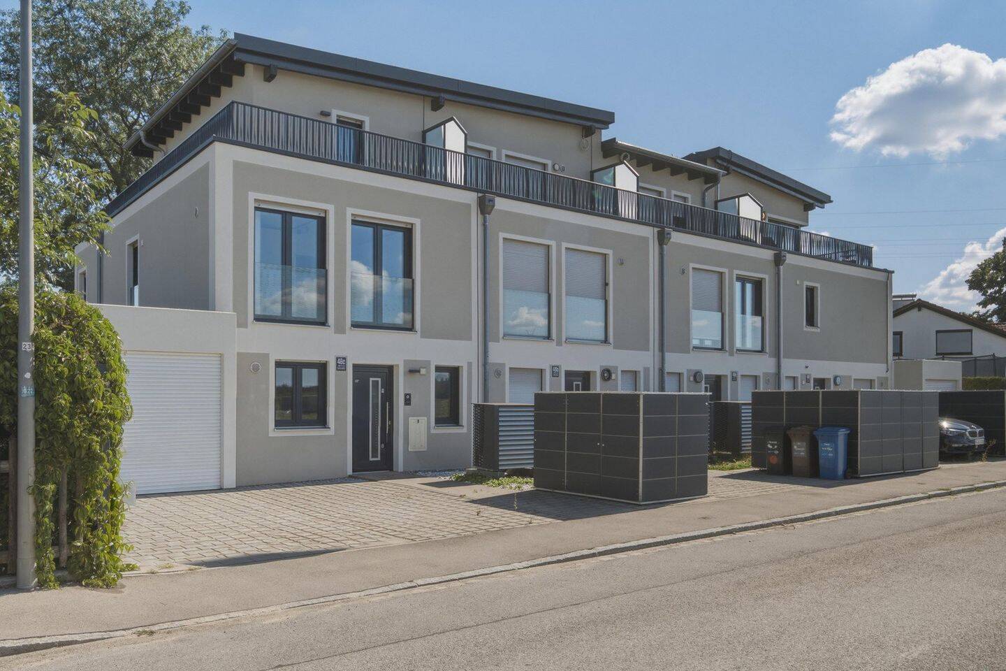 Modernes KfW55 Haus von 2020 mit Dachterrasse & Küche in München-Untermenzing! Sofort frei!, 80999 München (Allach-Untermenzing)