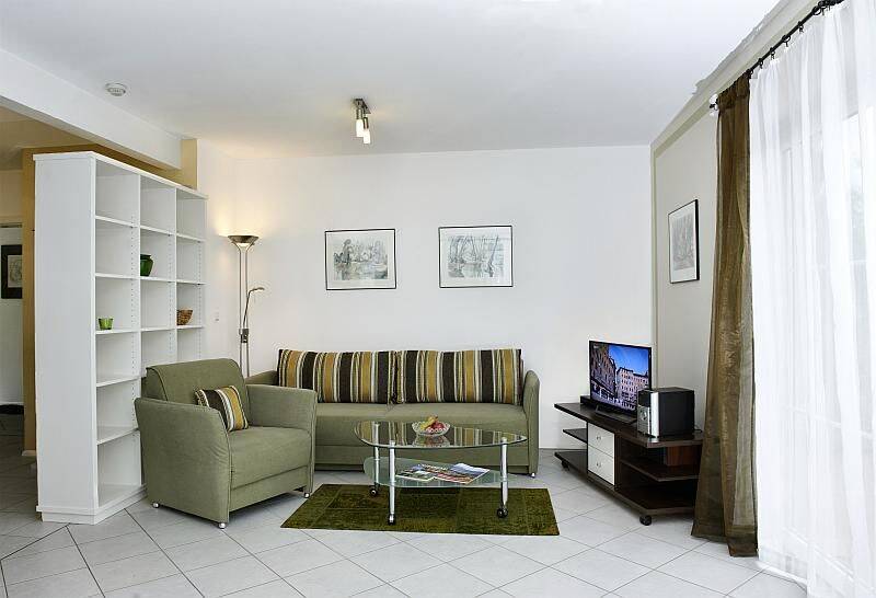 Mitten im Grünen: 2-Zimmer-Wohnung mit Terrasse, Garten und Parkplatz in Bad Endorf – Landkreis Rosenheim, 83093 Bad Endorf