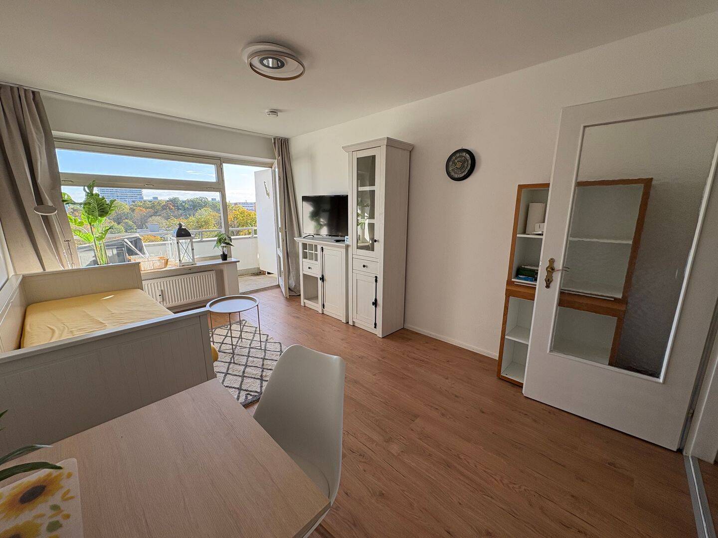 Renovierte 1-Zimmer-Wohnung mit Bergblick, 81927 München (Bogenhausen)