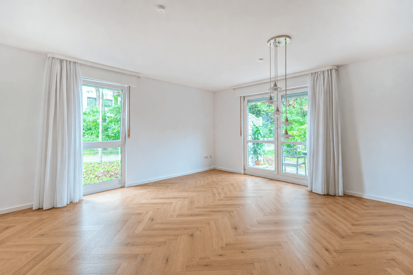 Altbaucharme mit Platz im Grünen: 2-Zimmer-Wohnung mit Terrasse im Gleimviertel, 10435 Berlin (Mitte Prenzlauer Berg)