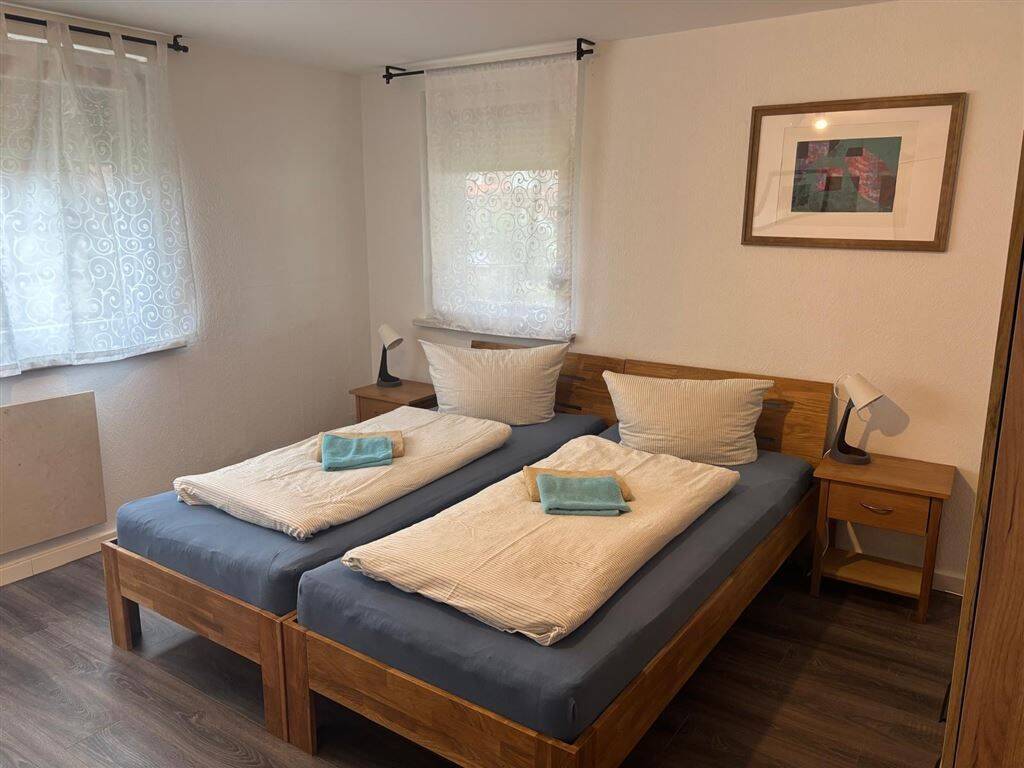 DÖRFLES ** TERRASSE ** Keller ** Stellplatz ** möbliert im EG ** Monteurwohnung, 96487 Dörfles-Esbach