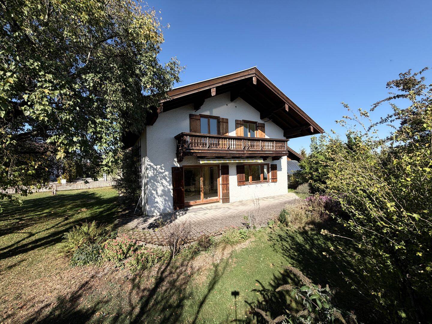 Ruhe, Raum & Seegenuss: Sanierungsbedürftiges Einfamilienhaus fußläufig zum Chiemsee, 83339 Chieming