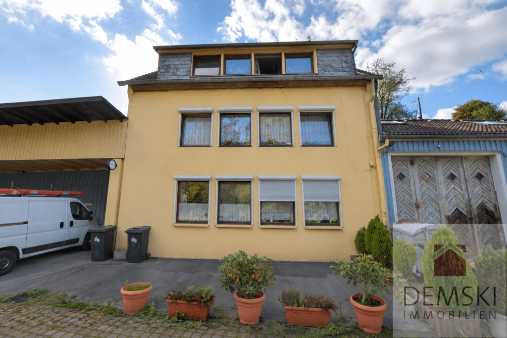 5855: Handwerker aufgepasst! Haus mit Einliegerwohung in einzigartiger Lage!, 42477 Radevormwald