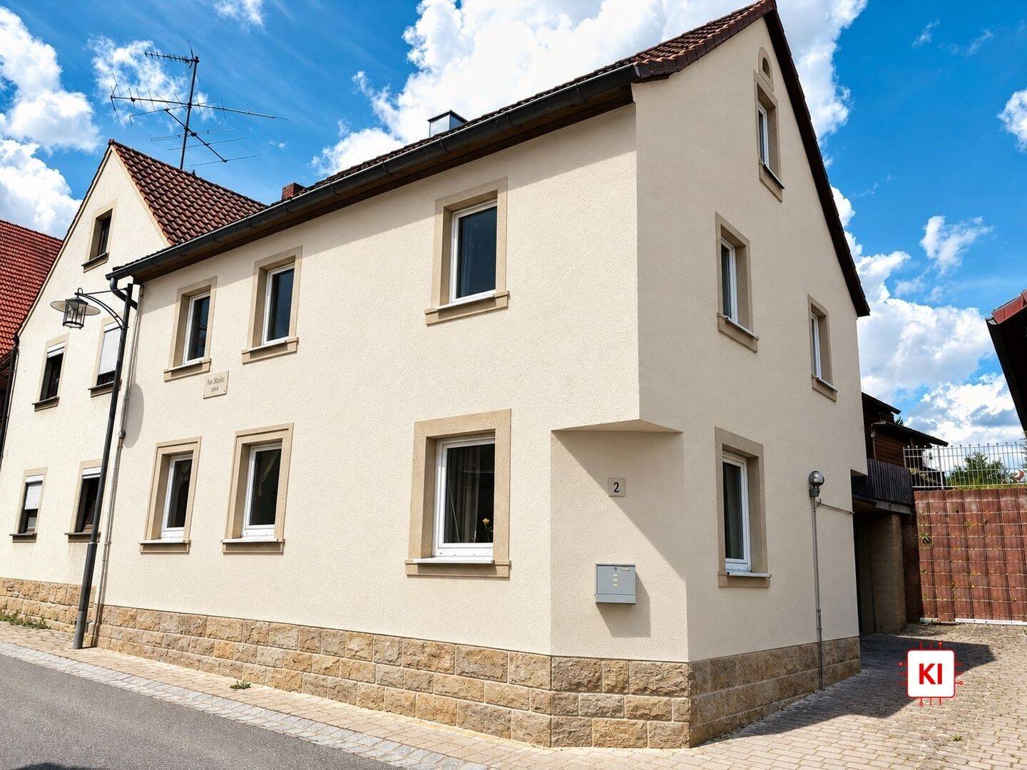 *KURZFRISTIG BEZIEHBAR* Viel Platz bietendes, gepflegtes Haus mit Anbau, Balkon, Terrasse, Hoffläche und sonnigem Garten!, 97486 Königsberg i. Bay.