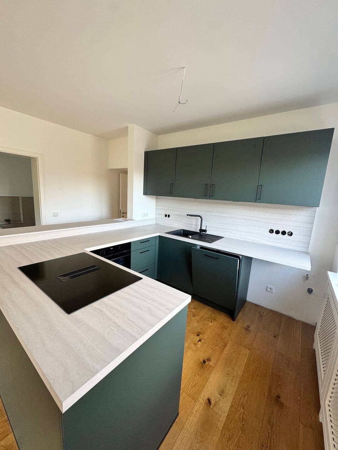 Exklusive 3 Zimmer Wohnung renoviert in Konz Canet, mit neuer Einbauküche und Panoramablick, Balkon, inklusive Stellplatz, 54329 Konz