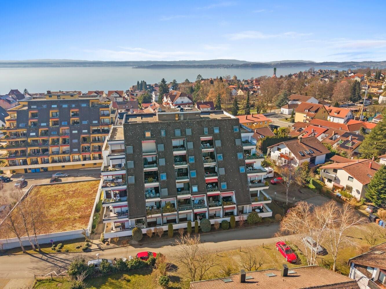 Freundliche und helle Wohnung mit Loggia und schöner Sicht auf Weiher und Weinreben, 88709 Meersburg
