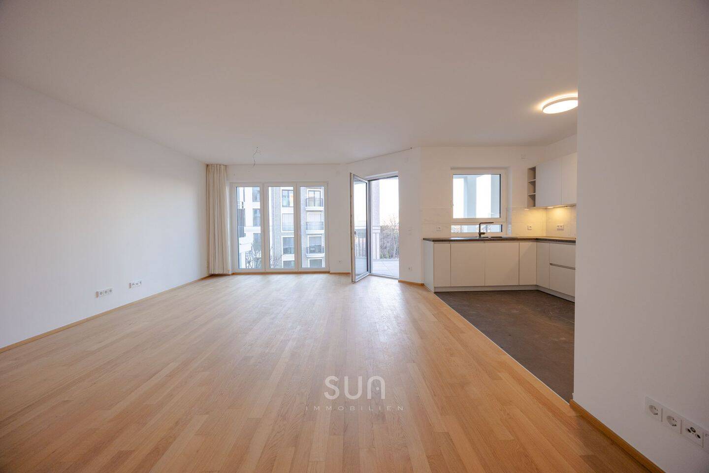 ***Direkt an dem Henninger Turm*** 3 Zi. Teilmöblierte Wohnung mit EBK und 2 Balkon, 60599 Frankfurt am Main (Oberrad Sachsenhausen)