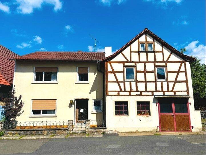 Viel Platz zum Wohnen und ihren Hobbys! Schmuckes Anwesen mit mehreren Nebengebäuden auf einem 370m² großem Grund, 97486 Königsberg i. Bay.