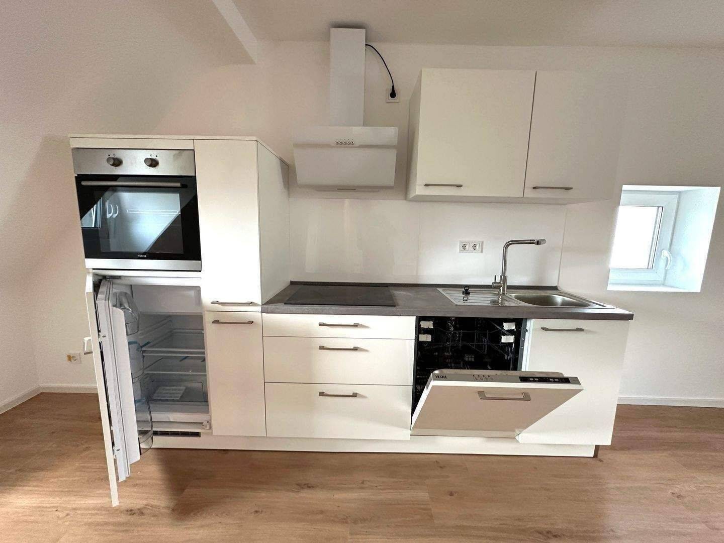 Ab 15.11.2026 / 2-Zimmer-Dachgeschosswohnung (2. OG) mit Einbauküche, PKW-Stellplatz, Gartenanteil, 54329 Konz