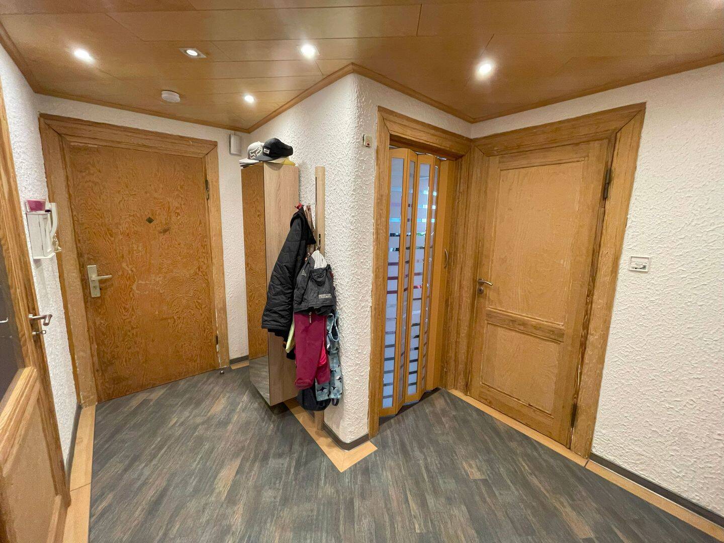 Gera-Zentrum: 3-Zi-Wohnung im 4. OG, großer Balkon, helle u. ruhige Lage, in Bahnhofsnähe, 7545 Gera (Bieblach Innenstadt Ostviertel Pforten Untermhaus)