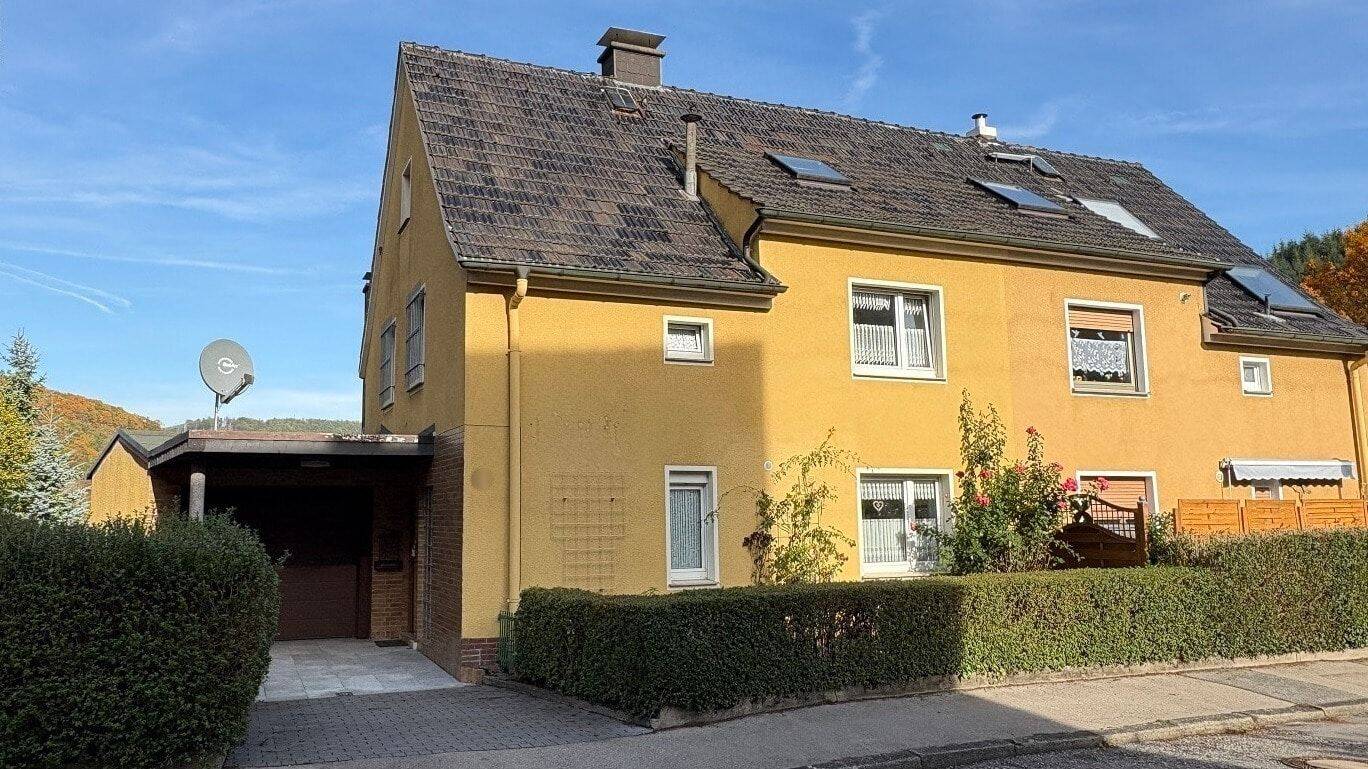 Geräumige Doppelhaushälfte mit ebenem Gartengrundstück und Garage!, 58762 Altena