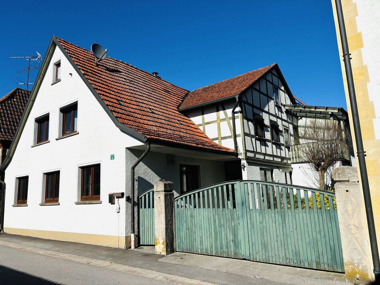 *GELEGENHEIT* Charmanter Landsitz mit Nebengebäuden auf 2.750m² großem Grund – perfekt für Familien, Tierhalter, Handwerk, 97461 Hofheim i. UFr.
