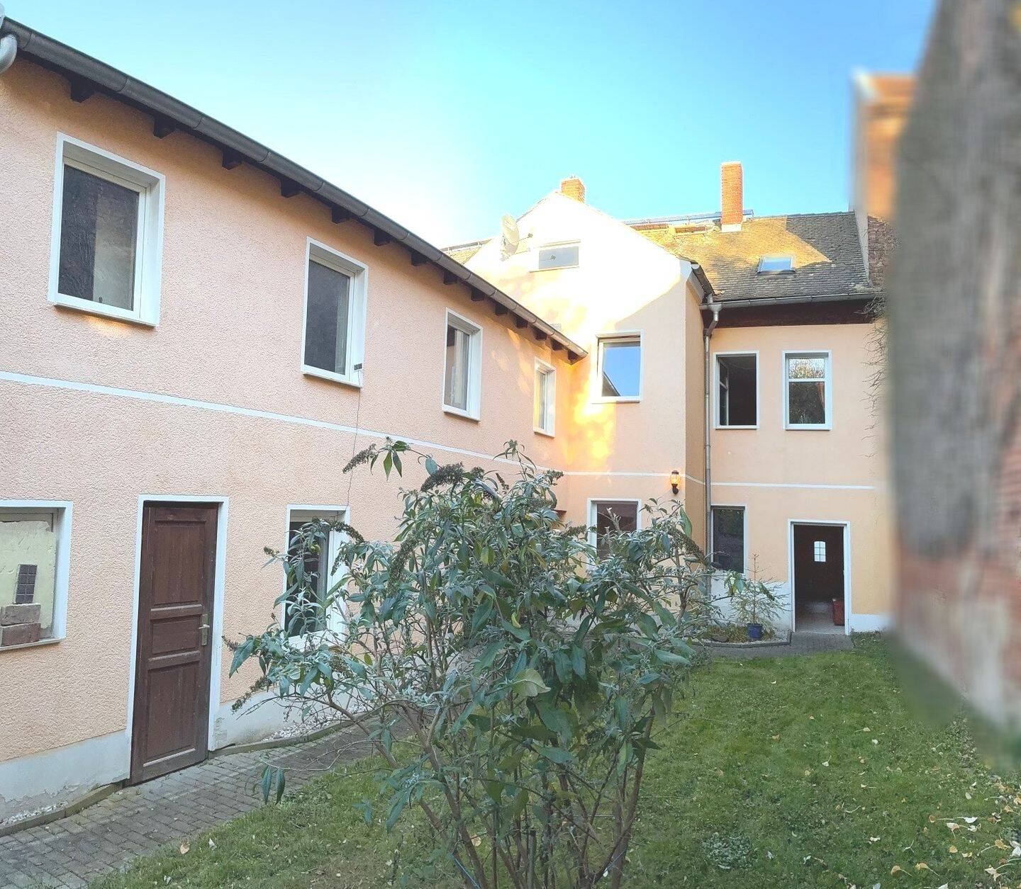 Haus mit ELW, Kamin, Terrasse u. Garten, 4741 Roßwein