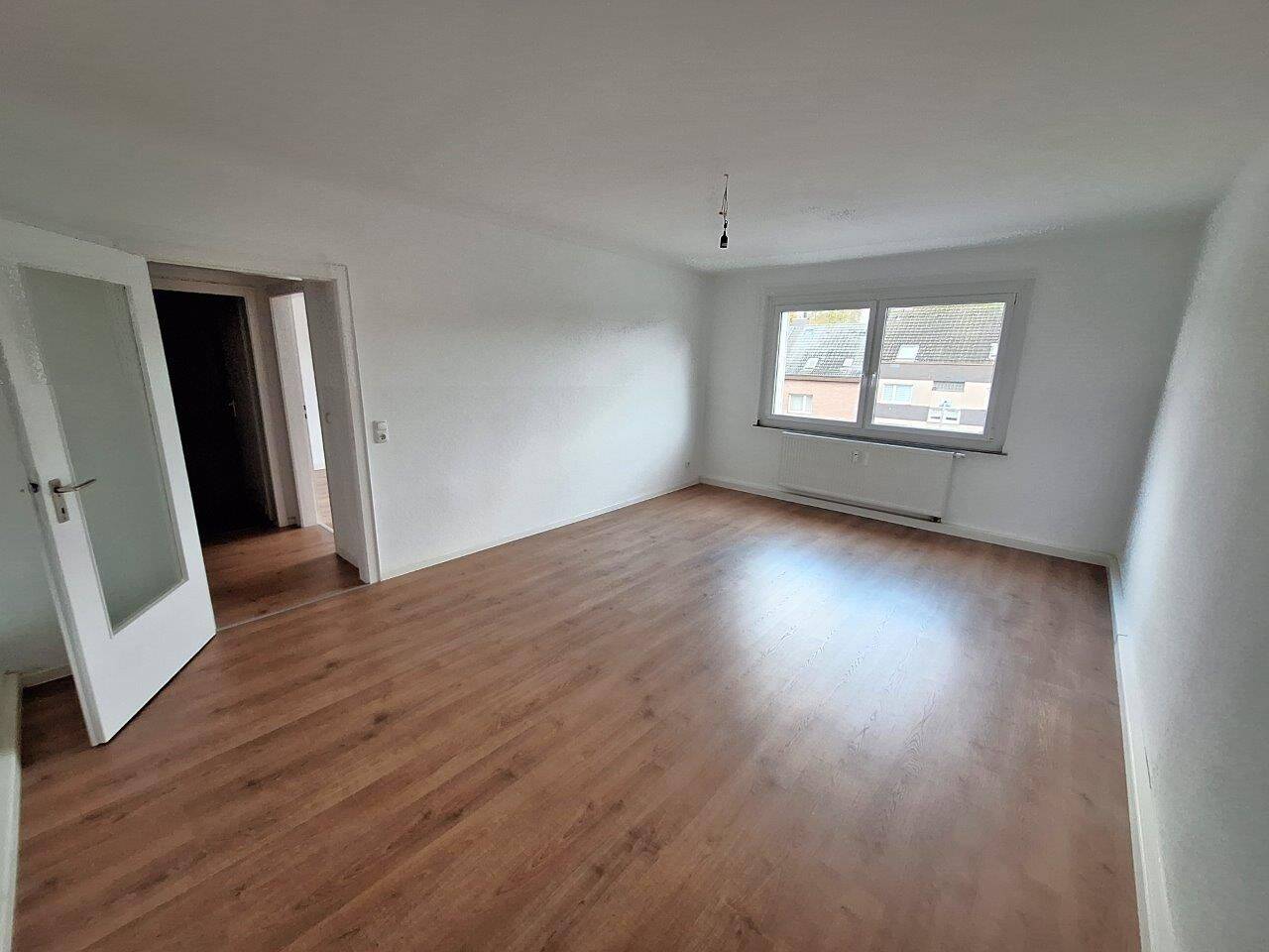 Schöne 2 Zimmer Wohnung im renoviertem Zustand + 1 Monat mietfrei !, 44149 Dortmund