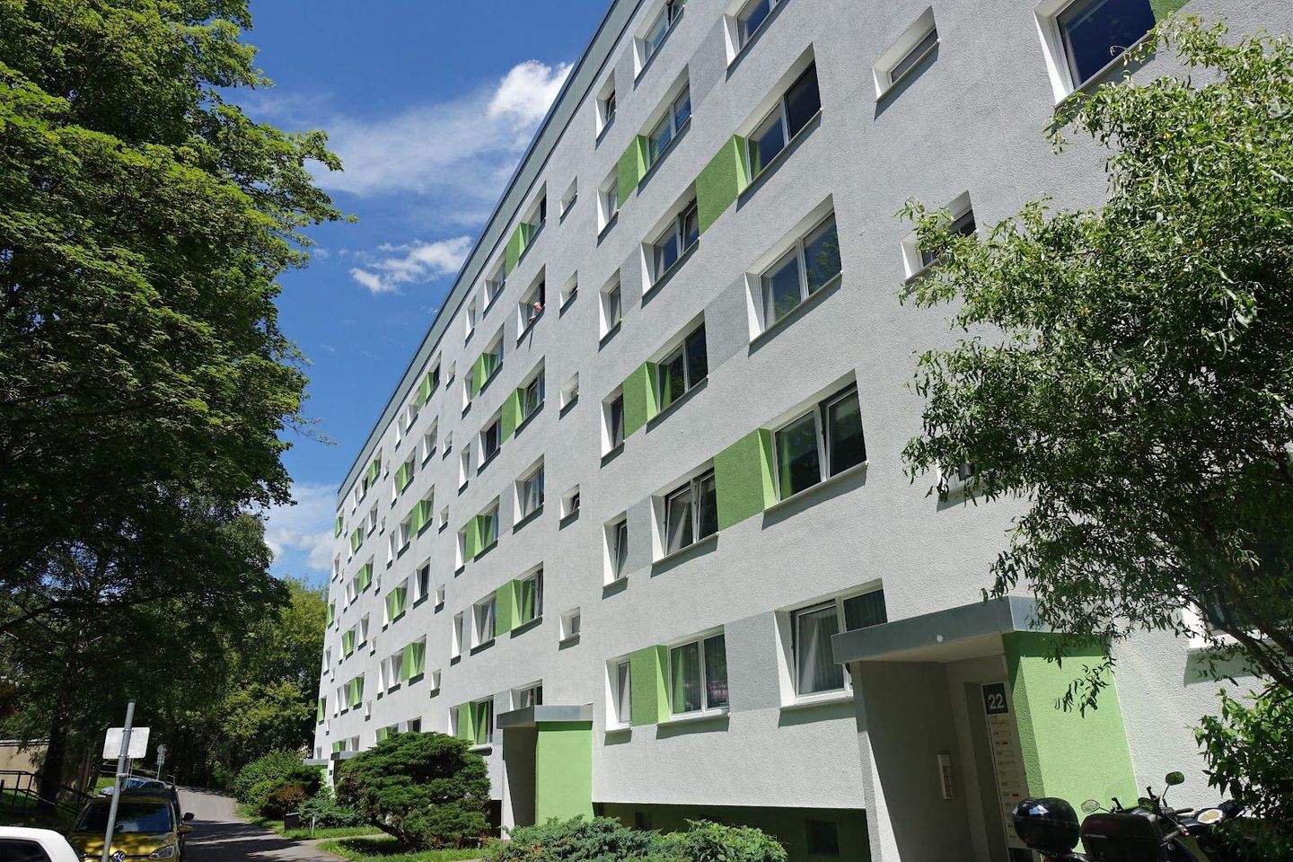 Lichtdurchflutete Dachgeschosswohnung mit Balkon und Blick ins Grüne – Chemnitz – Vorschaubild 4