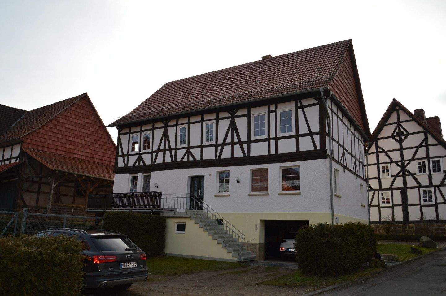 Ein schönes 2-Familienhaus in bester Lage! Ideal für Familie mit Kindern! Pferdehaltung möglich! Ruhige Lage!, 36199 Rotenburg a.d. Fulda