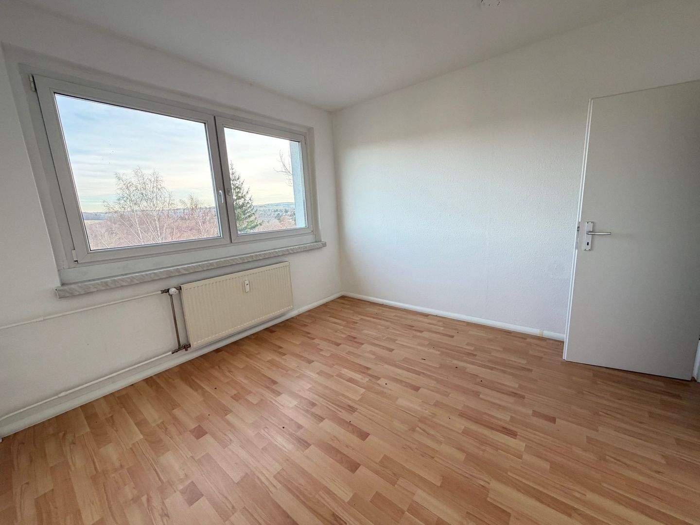 **Achtung 1 Monat Mietfrei **gemütliche und große 3 Zimmer Wohnung mit Wanne im 1. OG** – 8529 Plauen – Vorschaubild 3