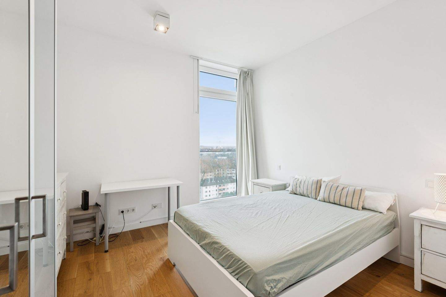 Traumhafte Aussichten im 11. Obergeschoss – 40211 Düsseldorf – Vorschaubild 3