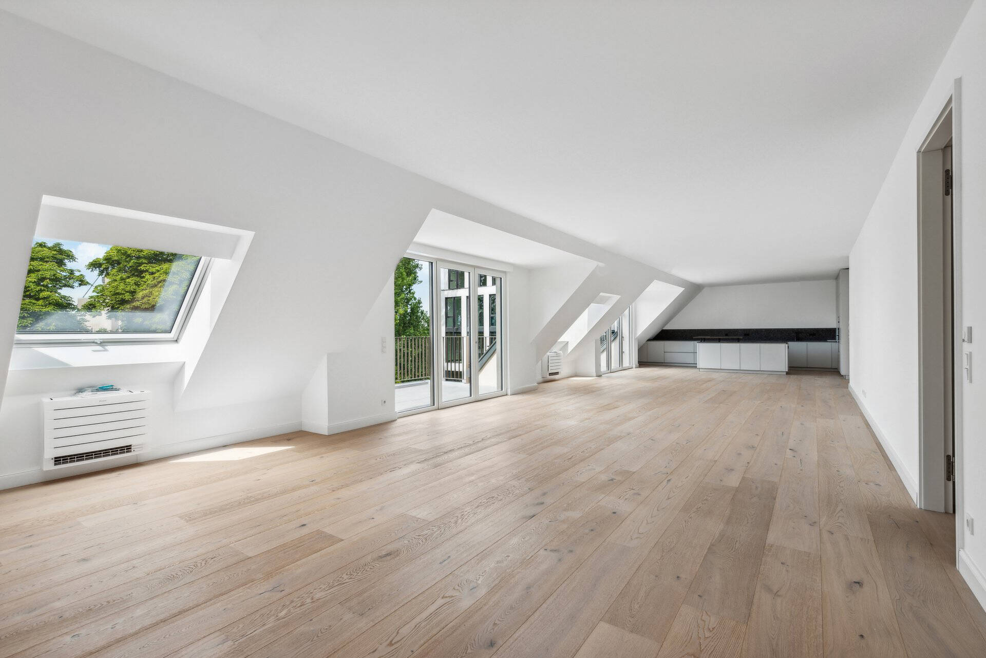 Luxuriöses Wohnen auf ca. 260 m² mit atemberaubender Dachterrasse und Rheinblick – 40474 Düsseldorf – Vorschaubild 3