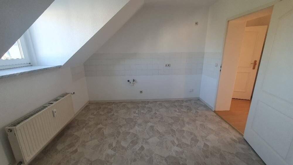 schöne Dachwohnung mit Fahrstuhl – Chemnitz – Vorschaubild 6