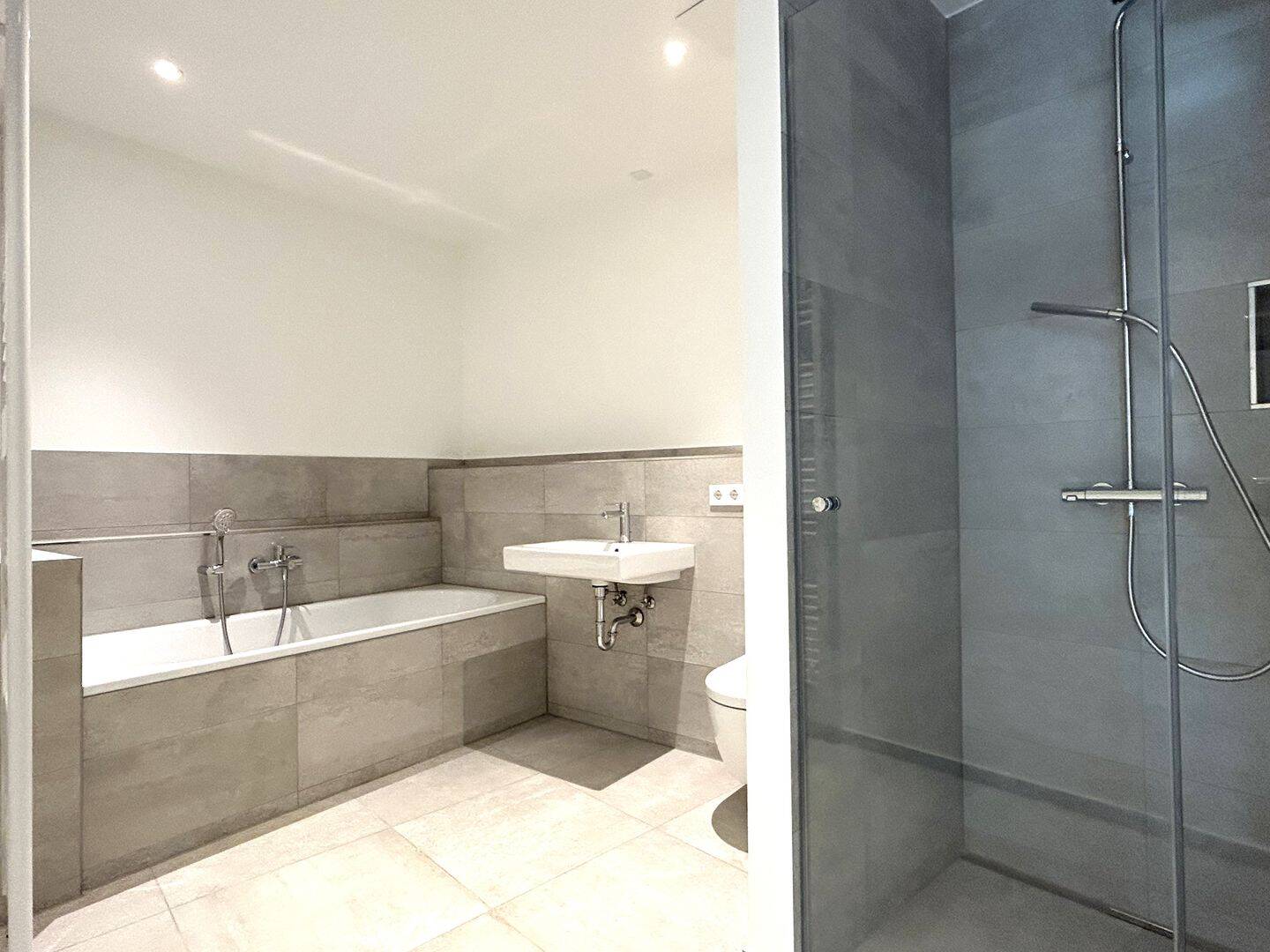 Haus in Haus: 3-4 Zimmer Maisonette mit Balkon und Terrasse – 22335 Hamburg – Vorschaubild 4