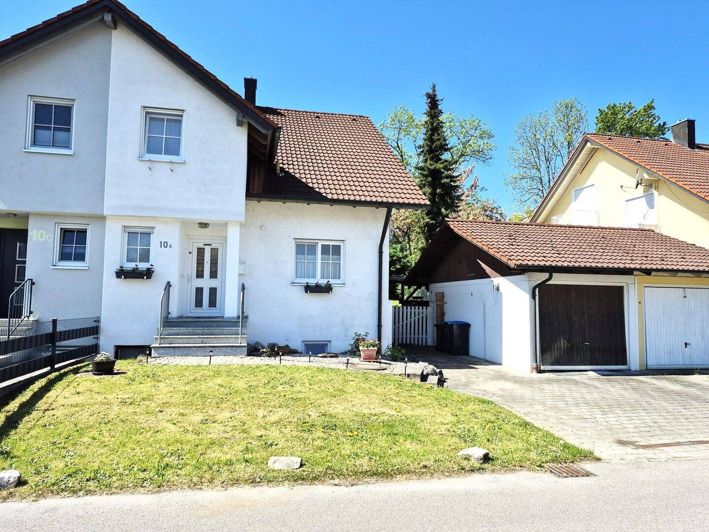 Zukunftssicher, ruhig, gemütlich: Attraktives Doppelhaus mit Erdwärme, Garten und Garage, 89293 Kellmünz a.d. Iller