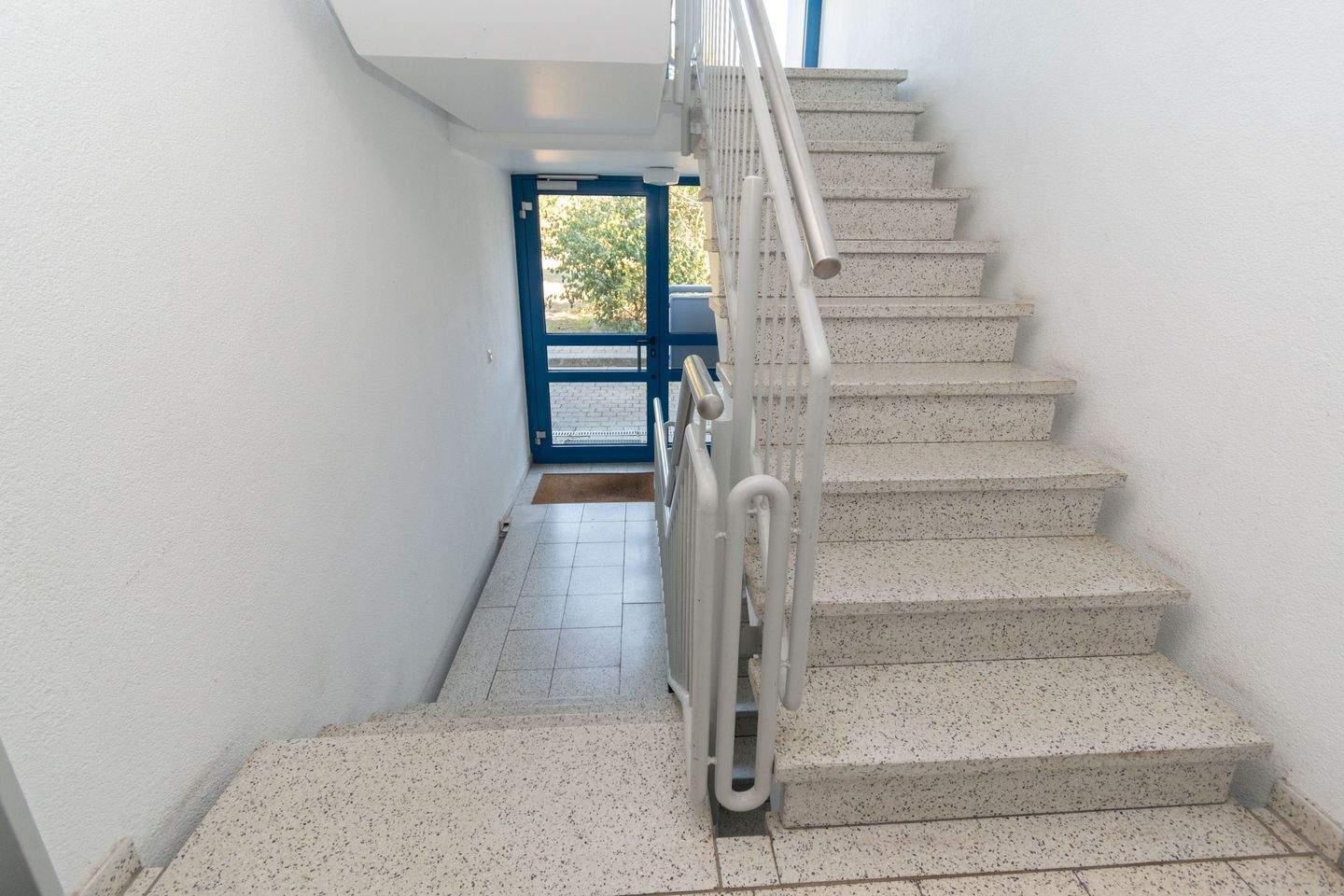 LOHNENSWERTES INVESTMENT MIT 4,24 % RENDITE // Vermietete 2-Raum-Wohnung mit Balkon & TG-Stellplatz – Leipzig – Vorschaubild 5