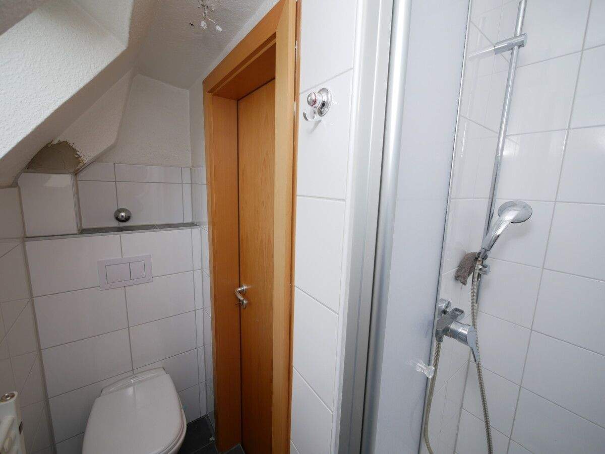 Sehr gepflegte und gemütliche 2,5-Raum-Dachgeschosswohnung in zentraler Lage von Buer-Mitte – 45894 Gelsenkirchen – Vorschaubild 6