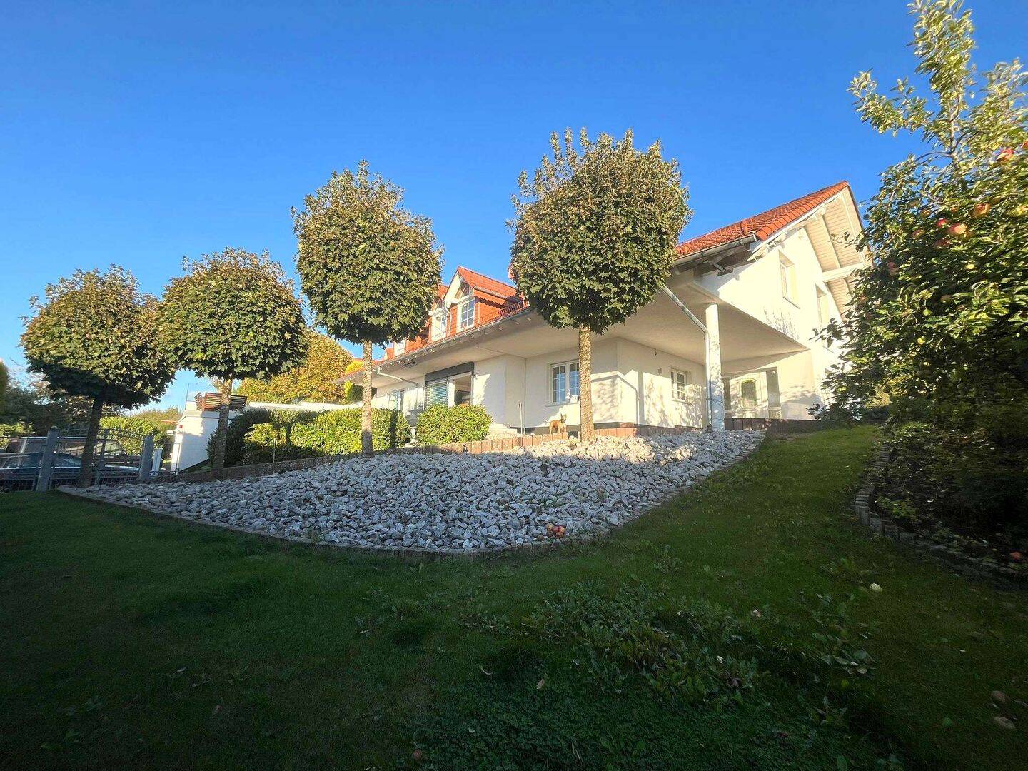 Wohnen wie im Urlaub! Luxusanwesen als 1- oder 2 FH mit ganz viel Platz und großem Garten mit Pool, 65620 Waldbrunn (Westerwald)