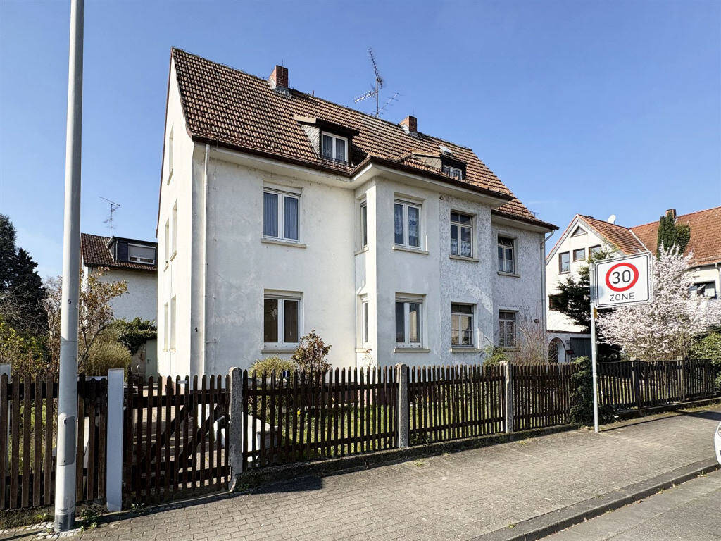 Investieren in zentraler Lage von Mainz-Kastel: Freistehendes 6 Familienhaus mit Süd-West-Garten, 55252 Wiesbaden (Mainz-Kastel)