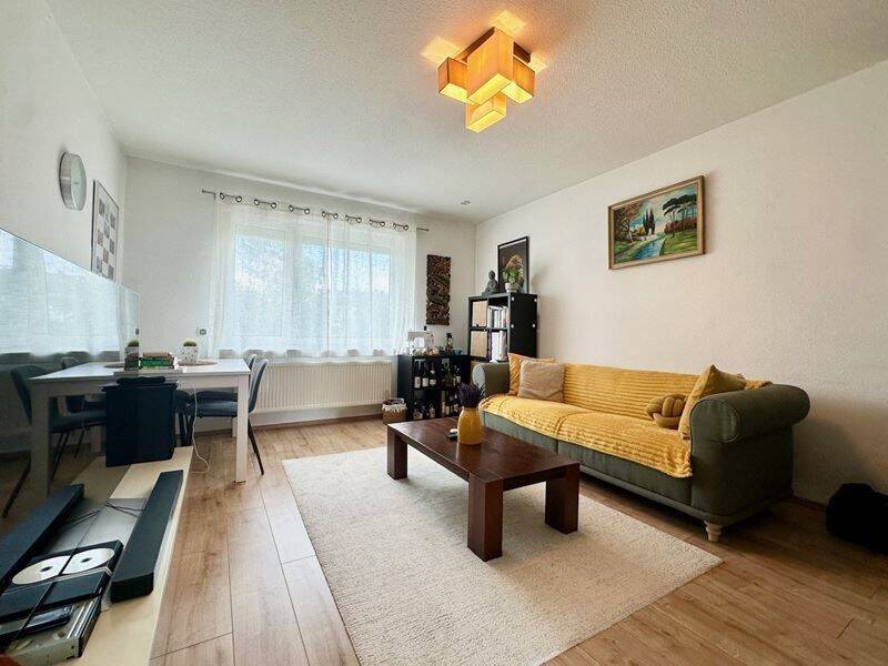 Top sanierte 2-Zimmer-Wohnung mit Balkon & Stellplatz im 6-Parteienhaus, 63071 Offenbach am Main (Offenbach am Main Tempelsee)