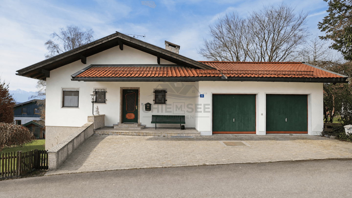 Einfamilienhaus auf sonnigem Eckgrundstück in Sondermoning direkt bei Chieming am Chiemsee, 83365 Nußdorf