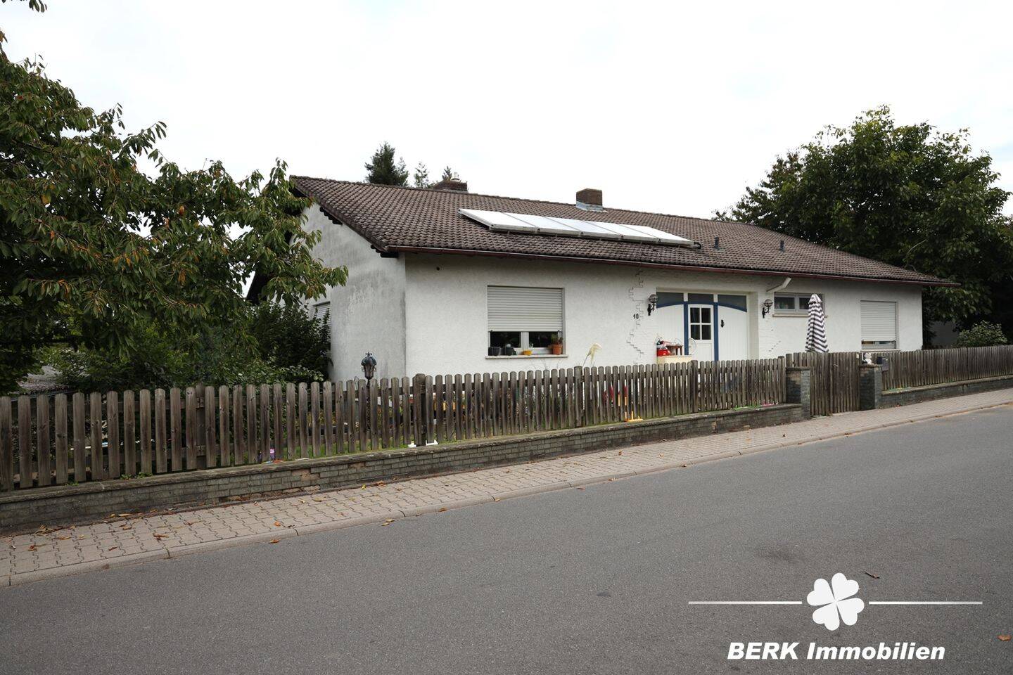 BERK Immobilien – Leben in Grünen: Charmantes Einfamilienhaus mit großem Garten in Lützelbach, 64750 Lützelbach