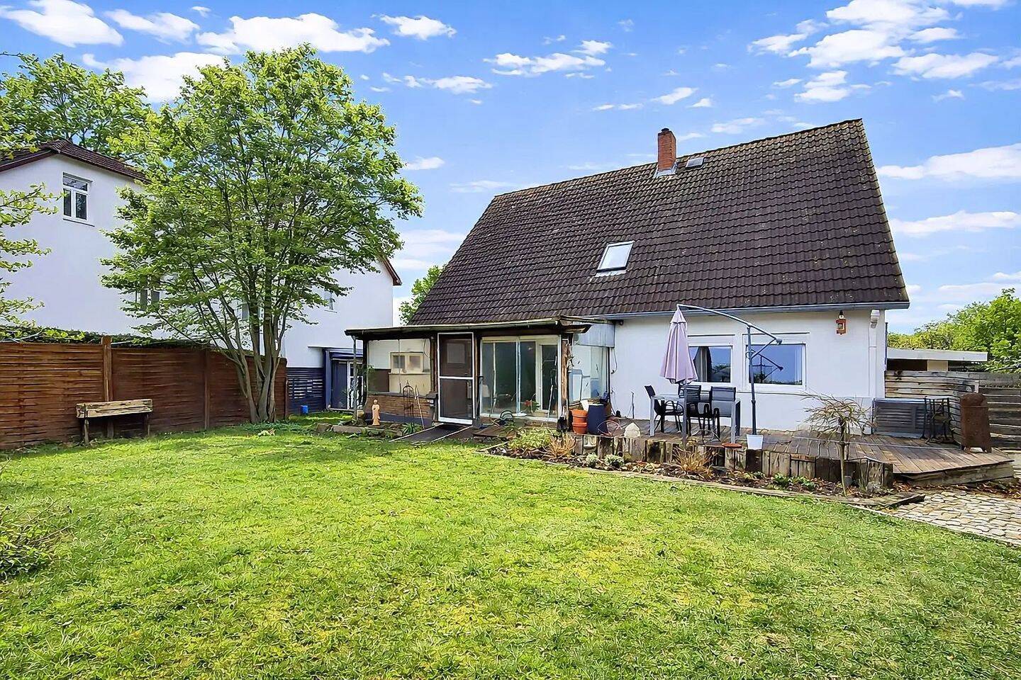 Modernisiertes Ein-Zweifamilienhaus für die große Familie mit 750 m² Grundstück in Hiddenhausen, 32120 Hiddenhausen