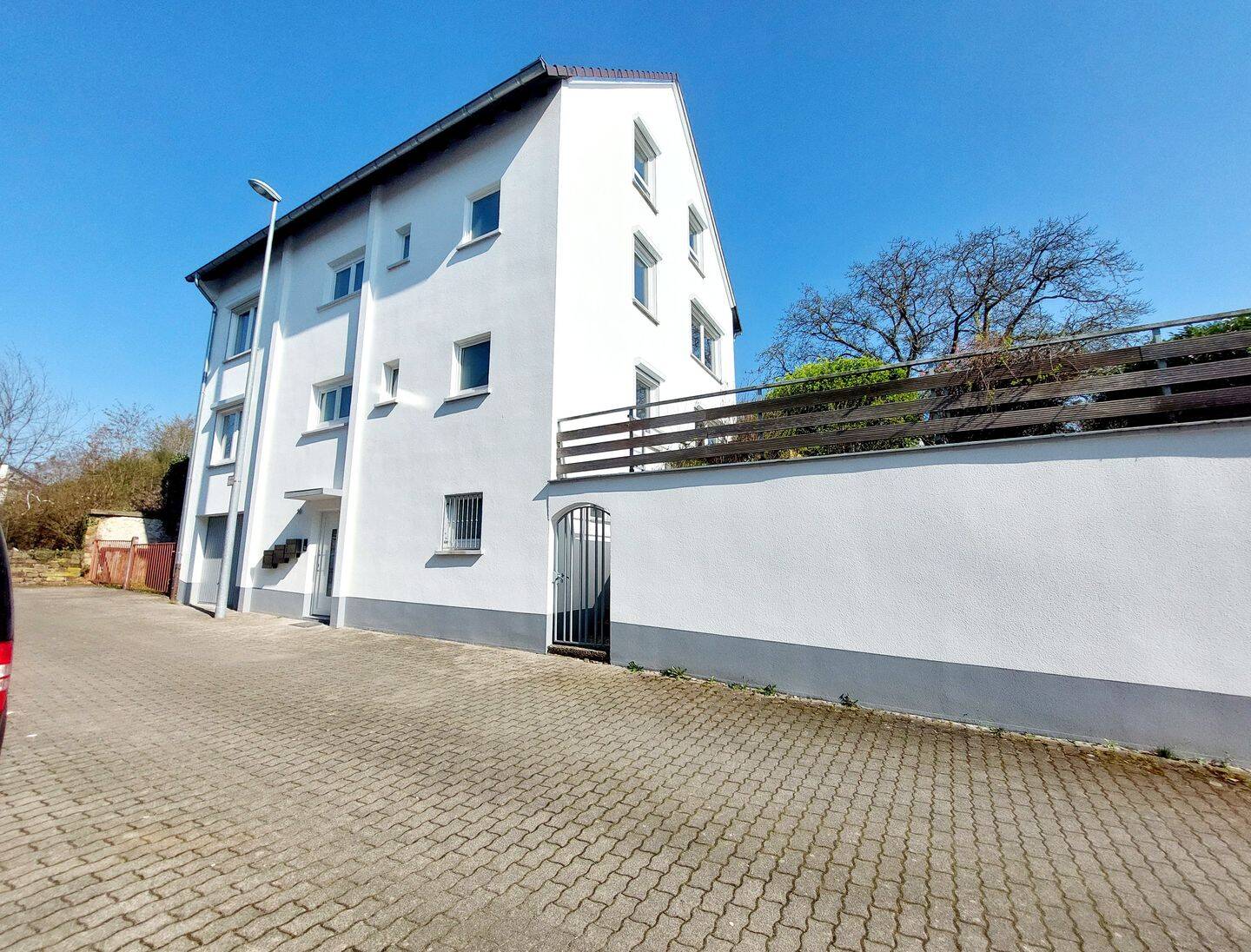 ERSTBEZUG NACH MODERNISIERUNG-Dreifamilienhaus mit 339 m² Areal in zentraler Lage von Zweibrücken, 66482 Zweibrücken