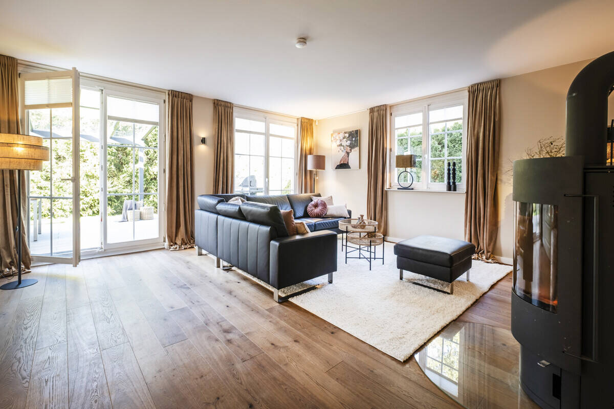 Ruhe, Raum und Stil: Einfamilienhaus mit 6 Zimmern und ca. 762 m² Grundstück