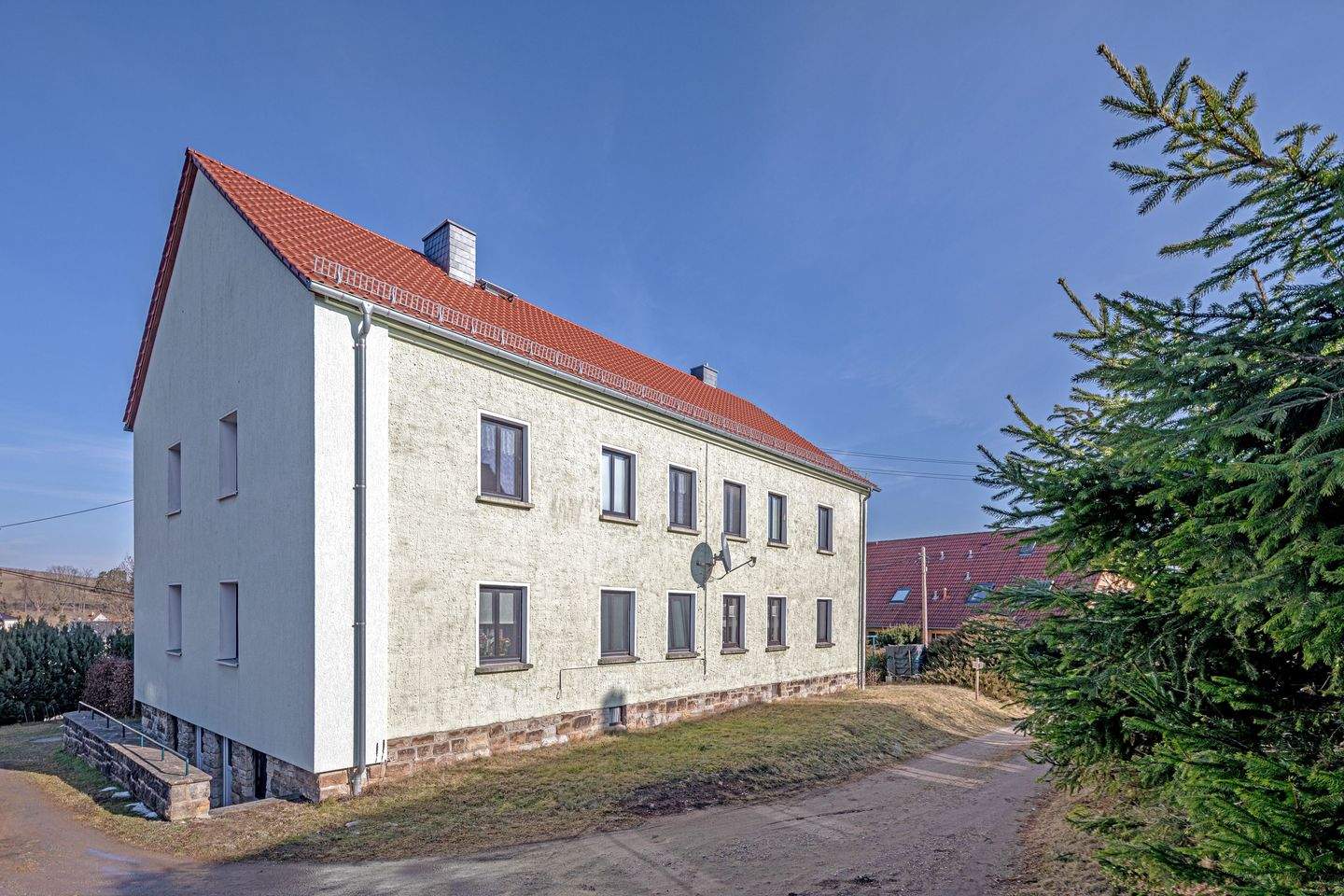 MFH mit vier WEs in ruhiger Lage von Kreischa + vollvermietet + saniert + + + +, 1731 Kreischa