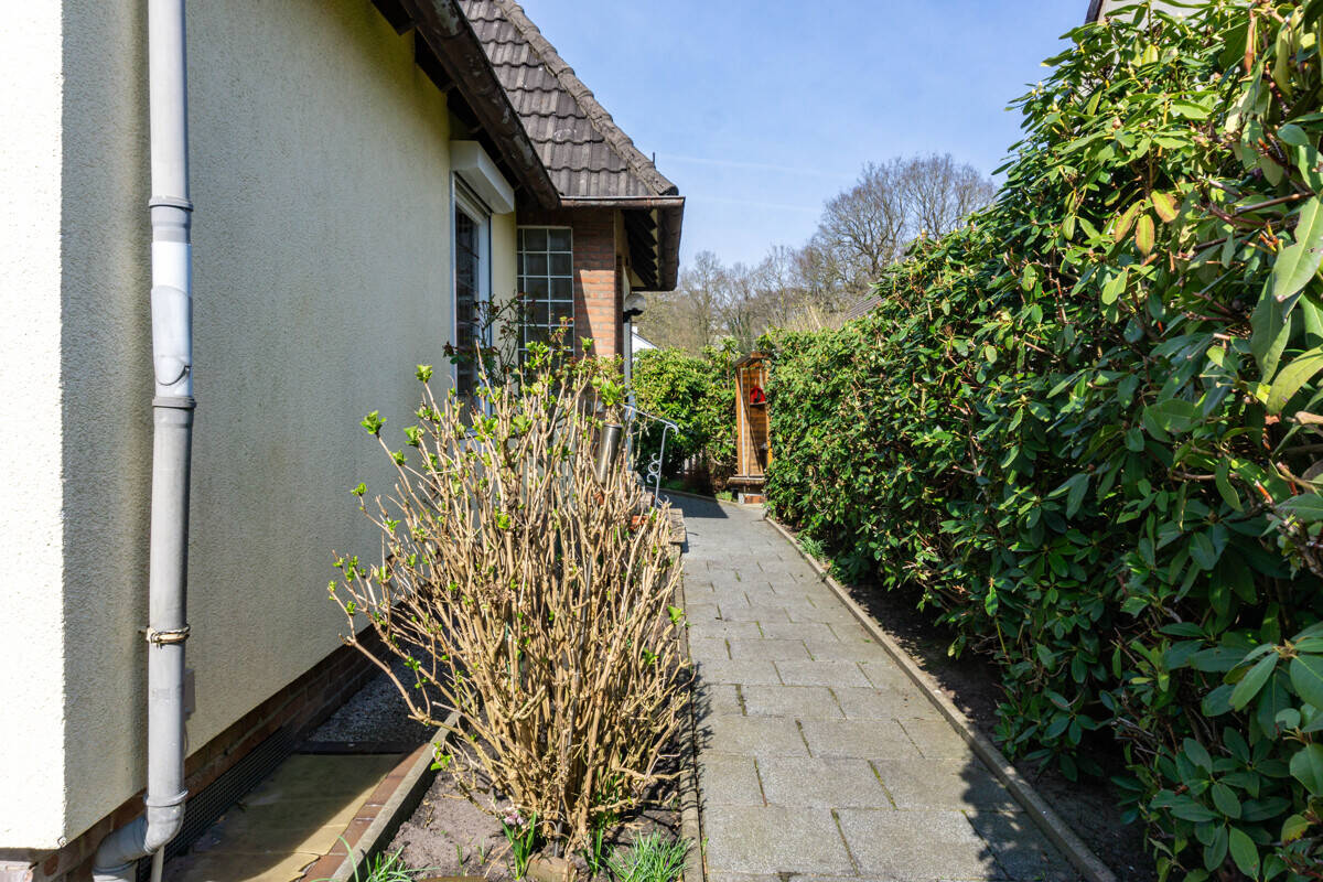 PURNHAGEN-IMMOBILIEN – Freistehendes Einfamilienhaus mit Garage in ruhiger Nebenstraße von Aumund, 28755 Bremen (Aumund-Hammersbeck Blumenthal Fähr-Lobbendorf Vegesack)