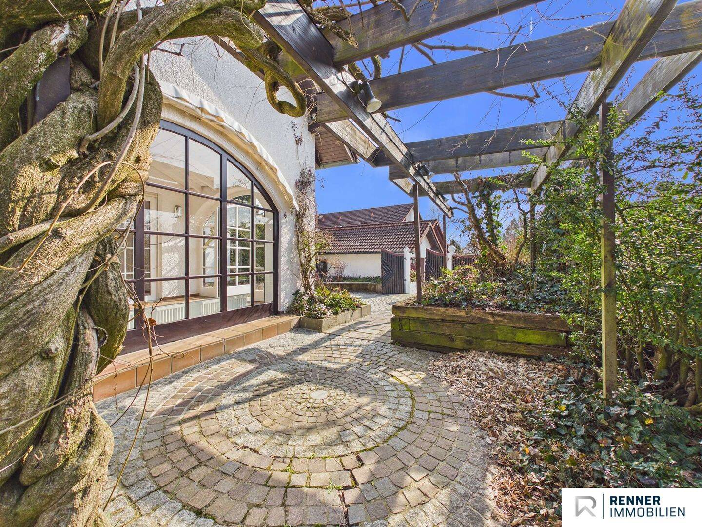 Luxuriöse Unternehmervilla in Bestlage, 91341 Röttenbach
