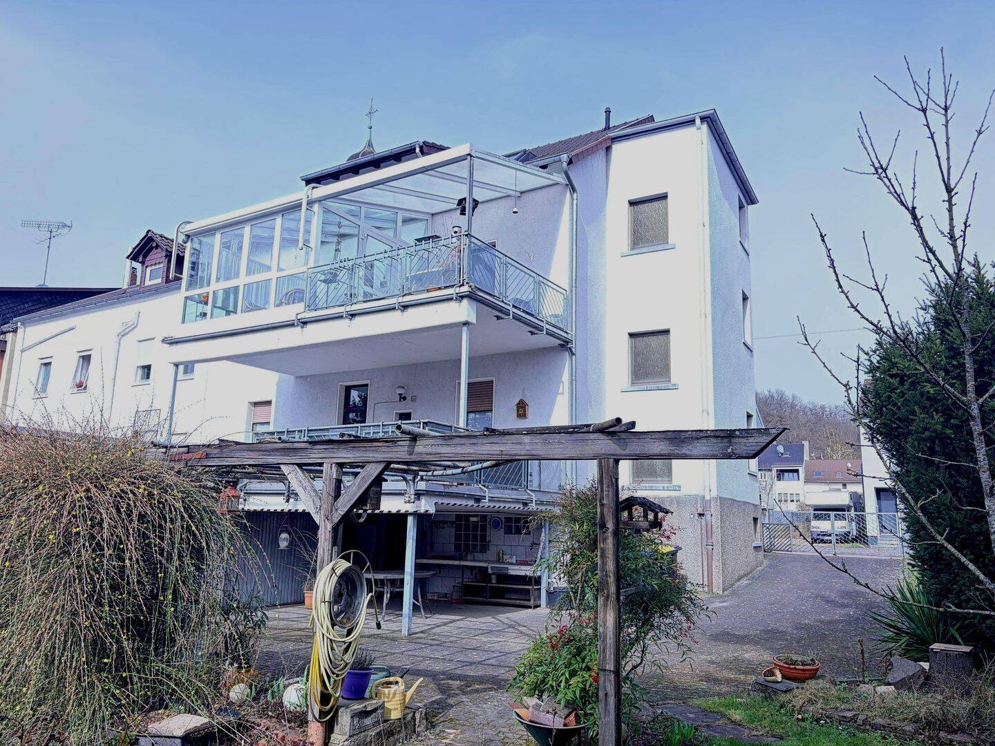 Vielseitig nutzbares Zwei- bis Dreifamilienhaus mit großem Grundstück in Völklingen-Luisenthal, 66333 Völklingen