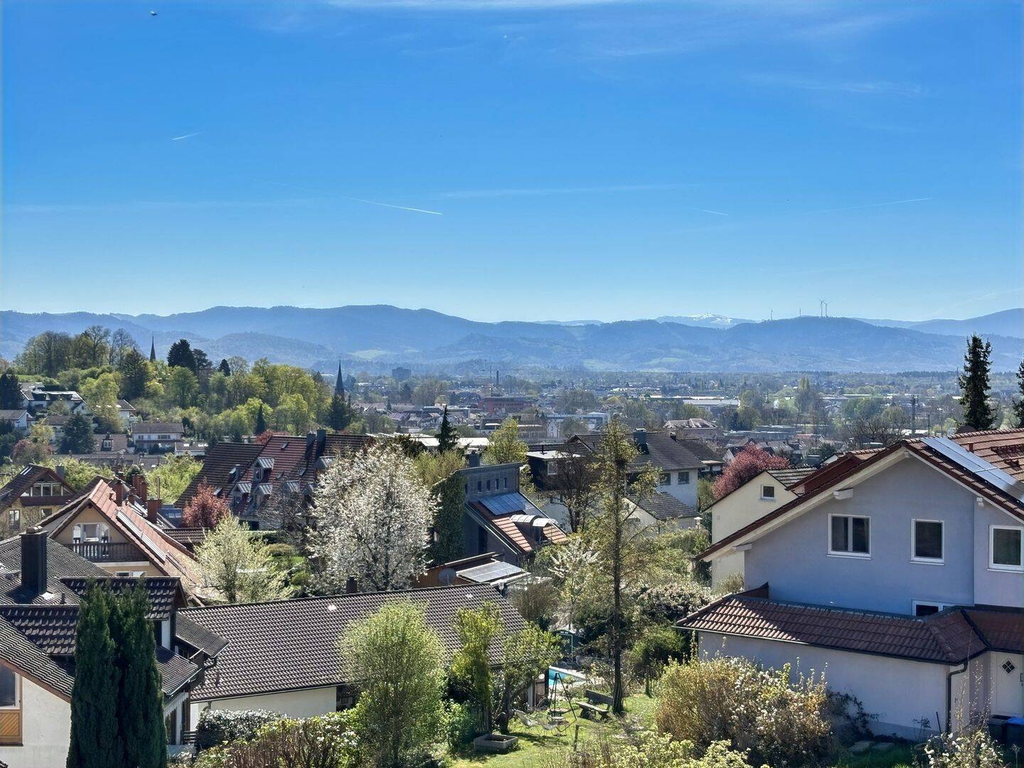 Ganz besonders Wohnen auf 224 m² mit traumhaftem Blick in die Berge für Familien oder Paare, 79312 Emmendingen