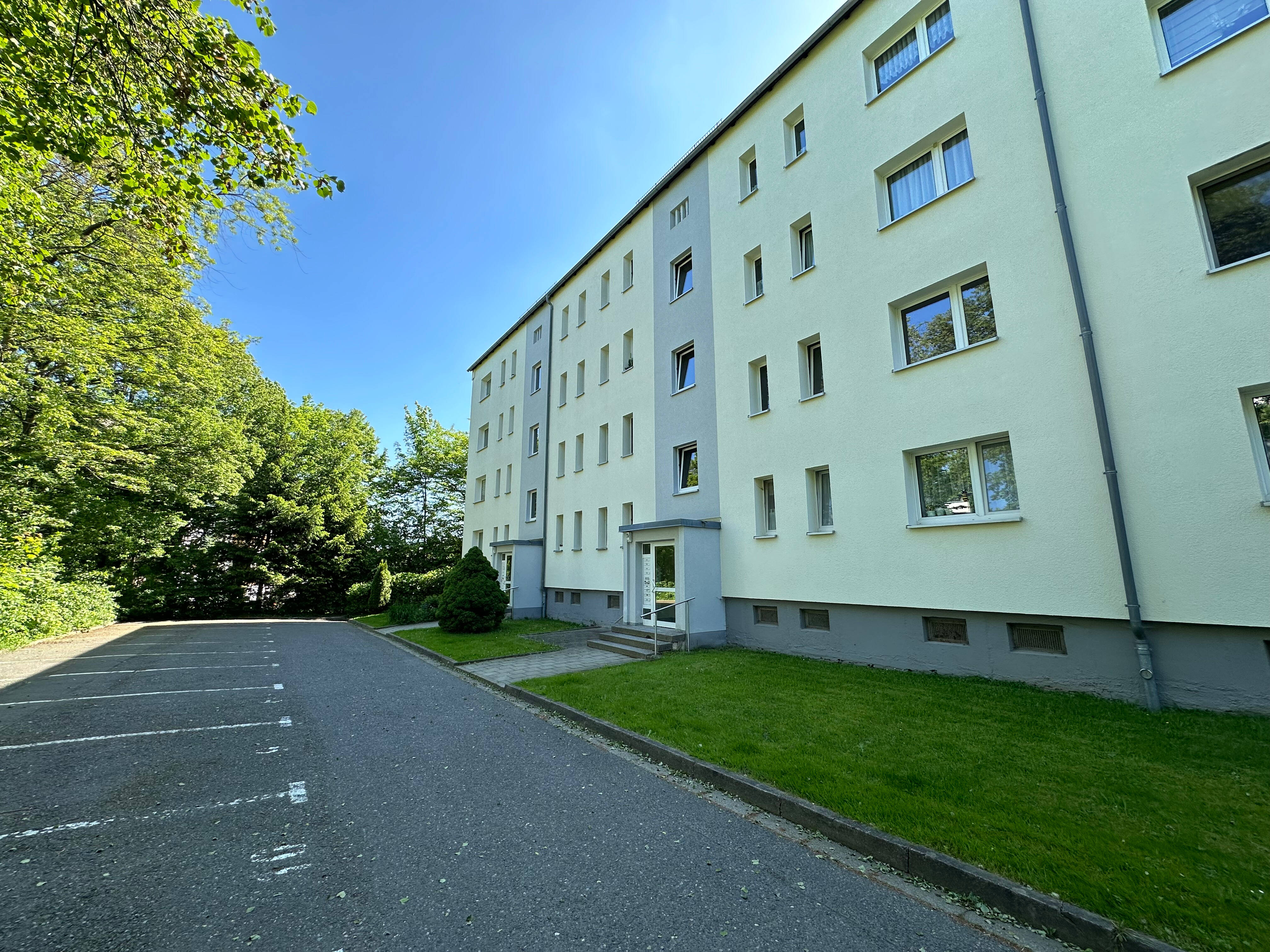 DG = 3. OG / Südbalkon / Bad mit Fenster / …in Reichenbrand !