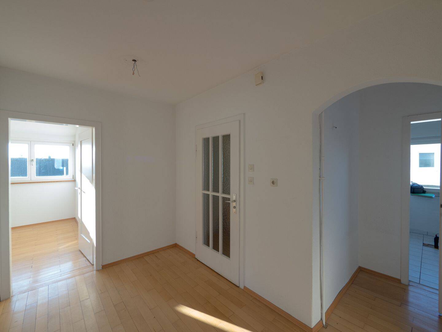 Sonnenberg-Juwel: Helle 3-Zimmer-Dachgeschoss-Wohnung mit Gartenflair – 70597 Stuttgart – Vorschaubild 3