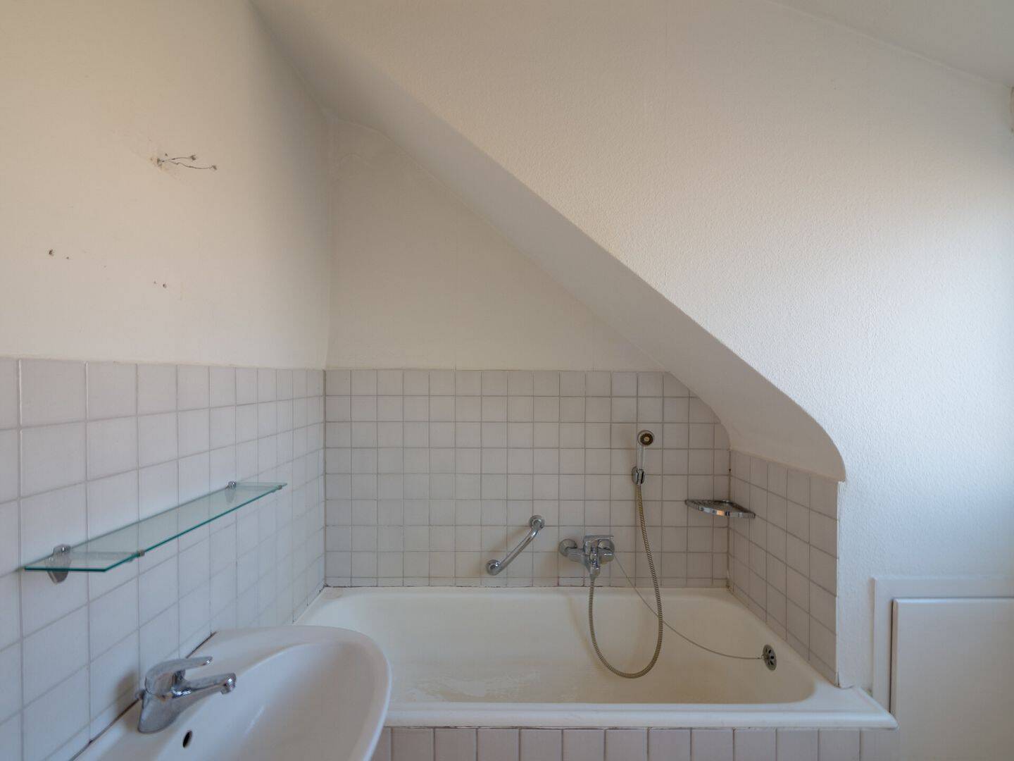 Sonnenberg-Juwel: Helle 3-Zimmer-Dachgeschoss-Wohnung mit Gartenflair – 70597 Stuttgart – Vorschaubild 4