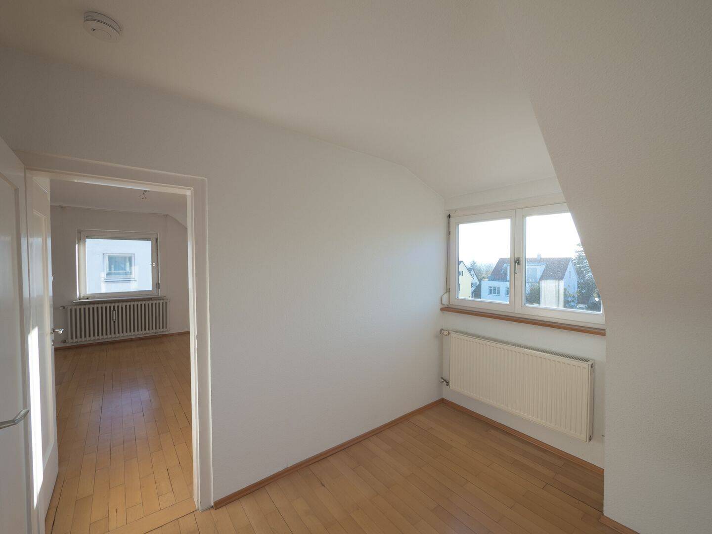 Sonnenberg-Juwel: Helle 3-Zimmer-Dachgeschoss-Wohnung mit Gartenflair – 70597 Stuttgart – Vorschaubild 5