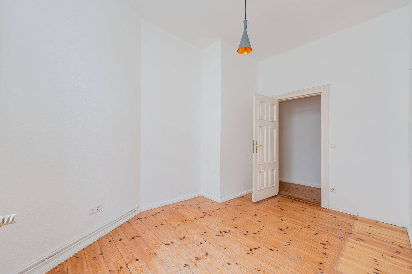Urban wohnen im Szenekiez – ruhige 2-Raumwohnung mit Altbaucharme – 10247 Berlin – Bild 1 von 2