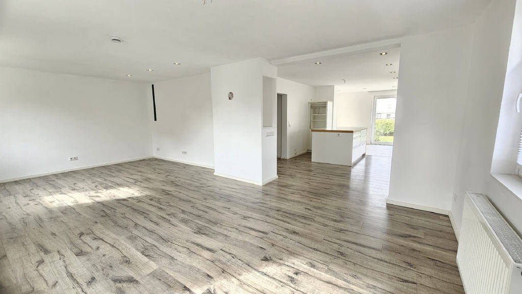 *Ein Haus wie ein Lieblingspullover – warm, besonders, gemacht für’s Familienleben* *Großzügiges Familienhaus in Mainnähe *, 63538 Großkrotzenburg